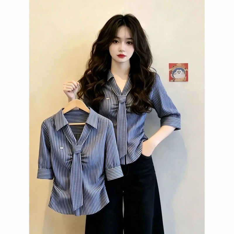 Summer Clothing Trends For Women - Camicetta Elegante a Collo Alto con