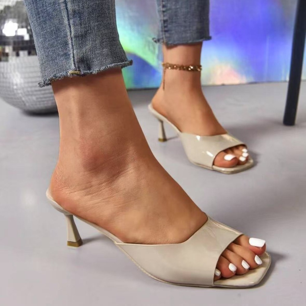 Pantofole alla moda con bocca  - Summer Clothing Modest recensione e prezzo